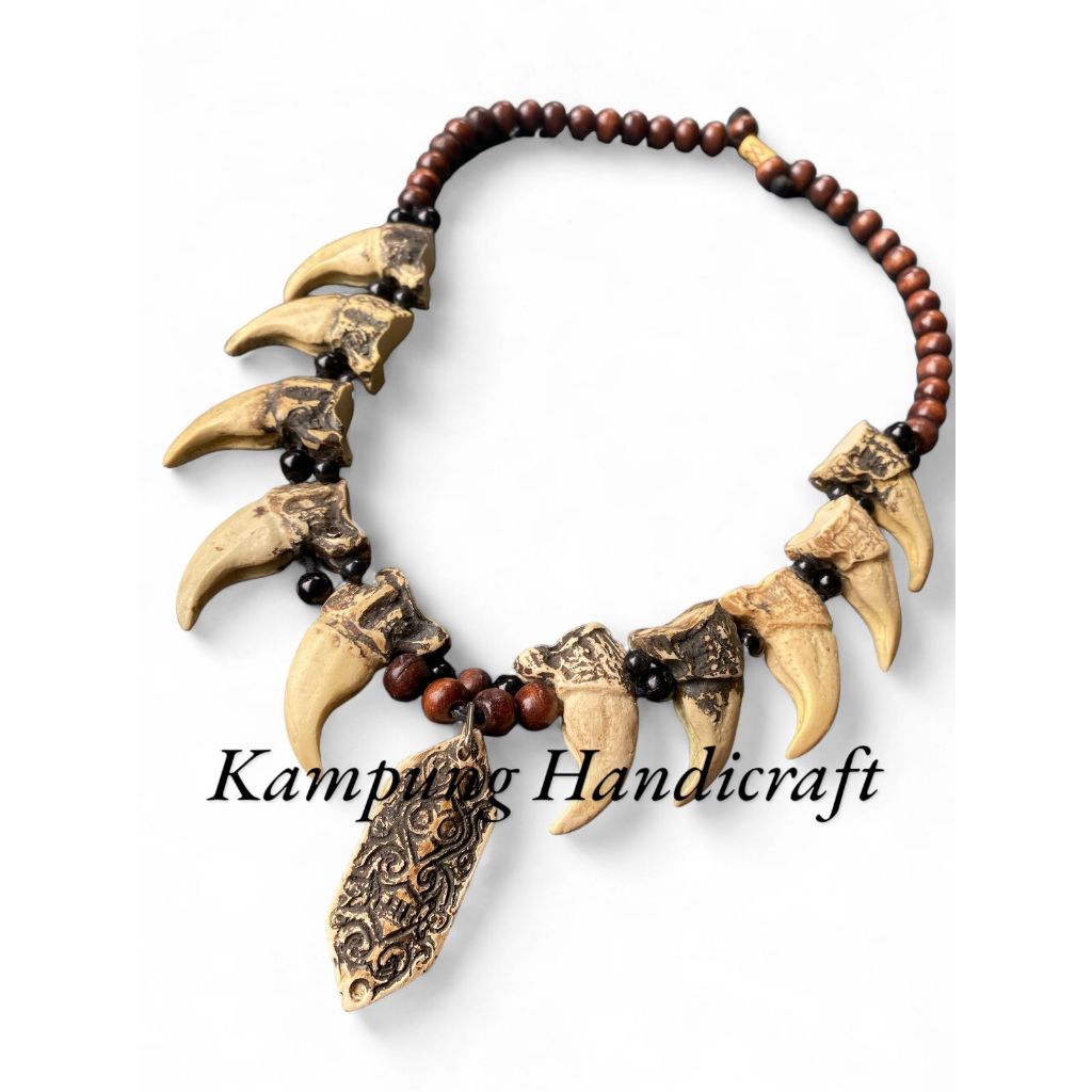 Kalung Tameng Variasi Ukir Dayak Replika