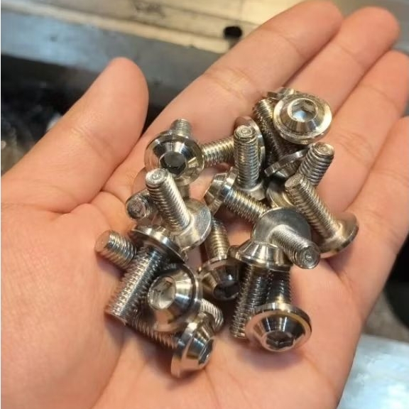 Baut M6x20 Model Titanium