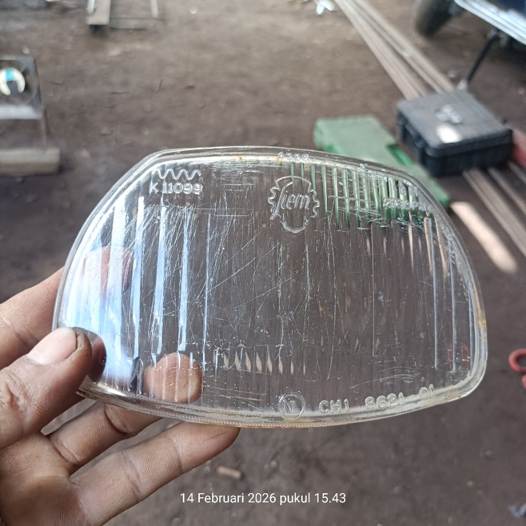kaca lampu depan  vespa super/sprint siem timbul