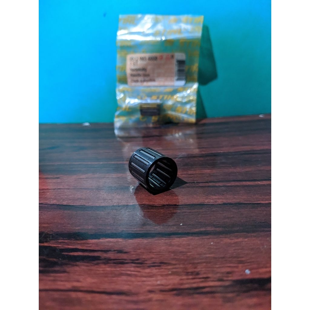 B-01 NEEDLE BEARING PISTON CHAINSAW 070