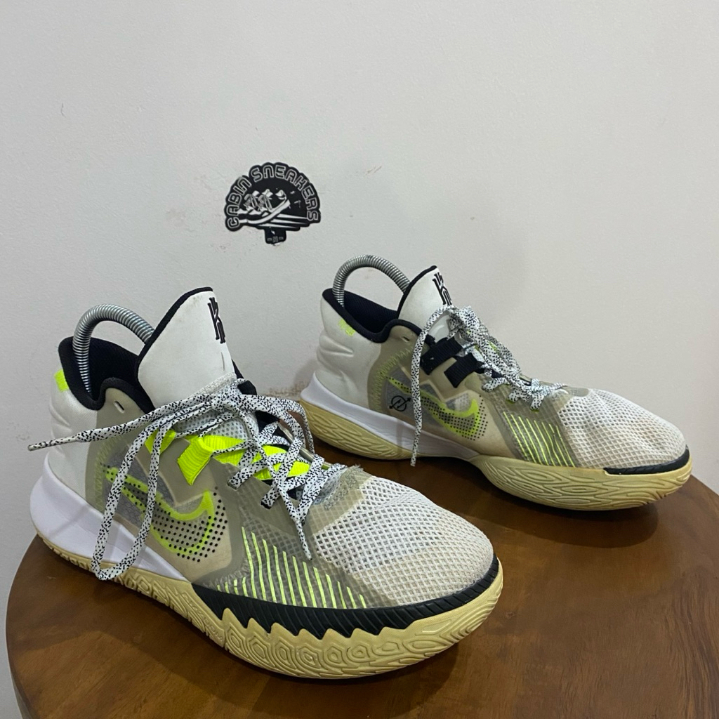 Nike Kyrie Flytrap V Summit White Black Volt