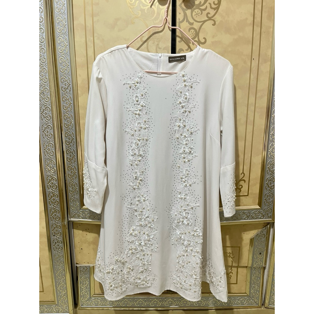 baju tunik putih muslimah