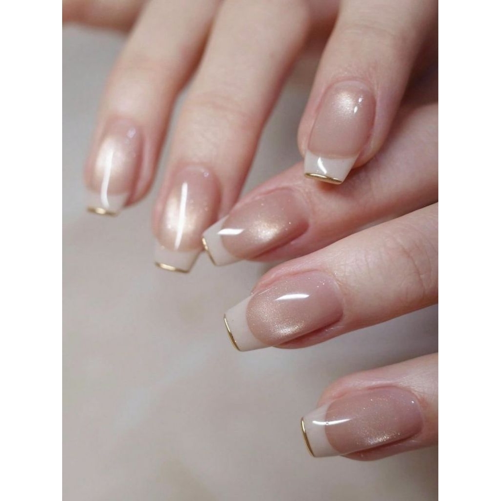 simple french naila cat eye chrome gold
