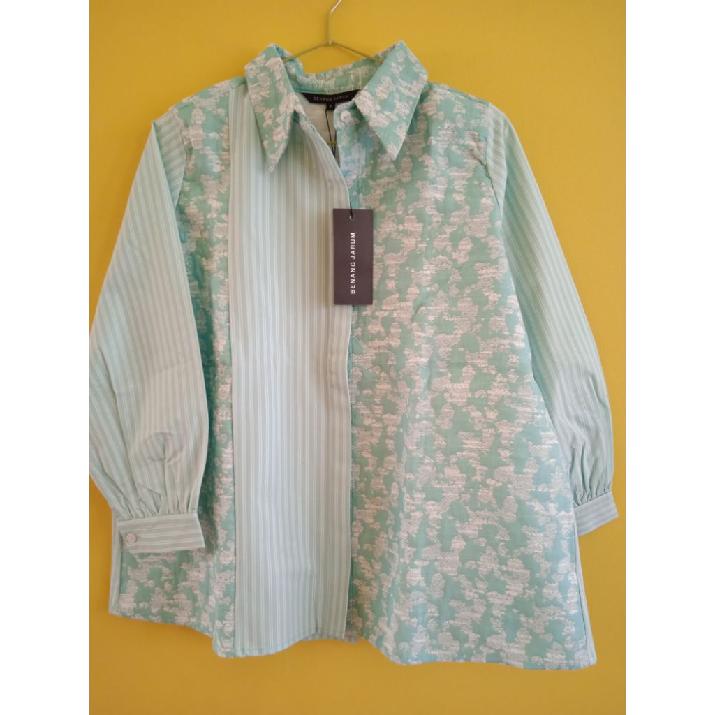 Benang Jarum Maddy Jacquard Shirt Turquoise (S)