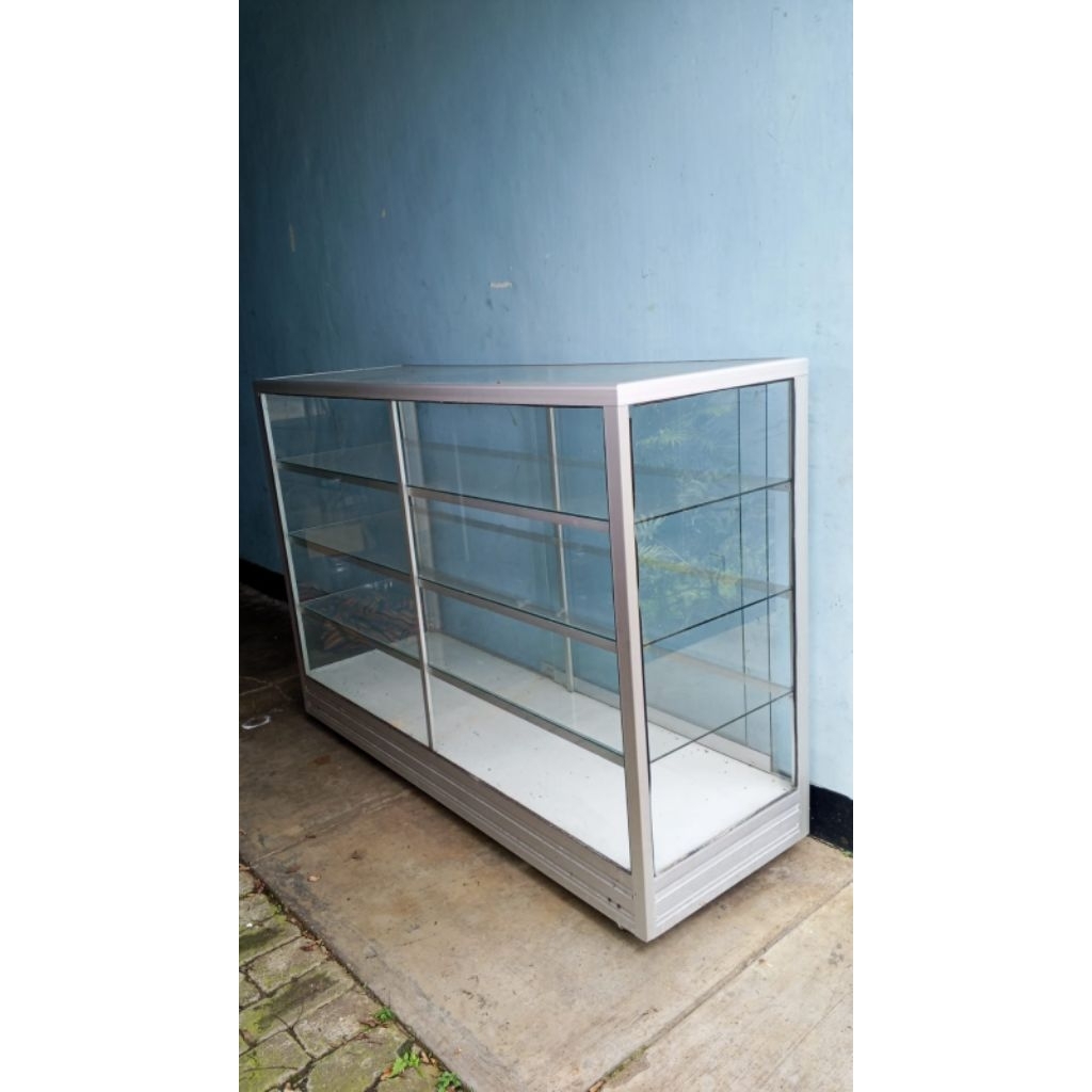Etalase kaca 1,5m×1m×0,5m