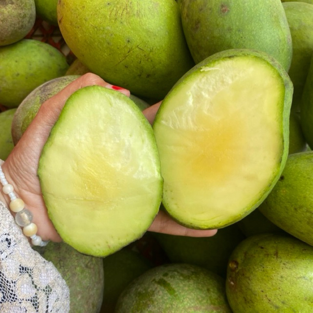 MANGGA MUDA GADUNG 1kg