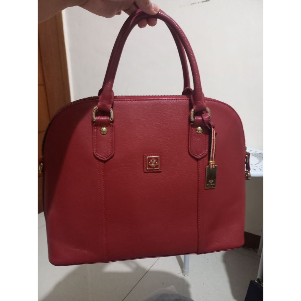 handbag dan sling, mewah dari Toscano italy. lengkap tag, noser, minus talpan. harga second msh di 4