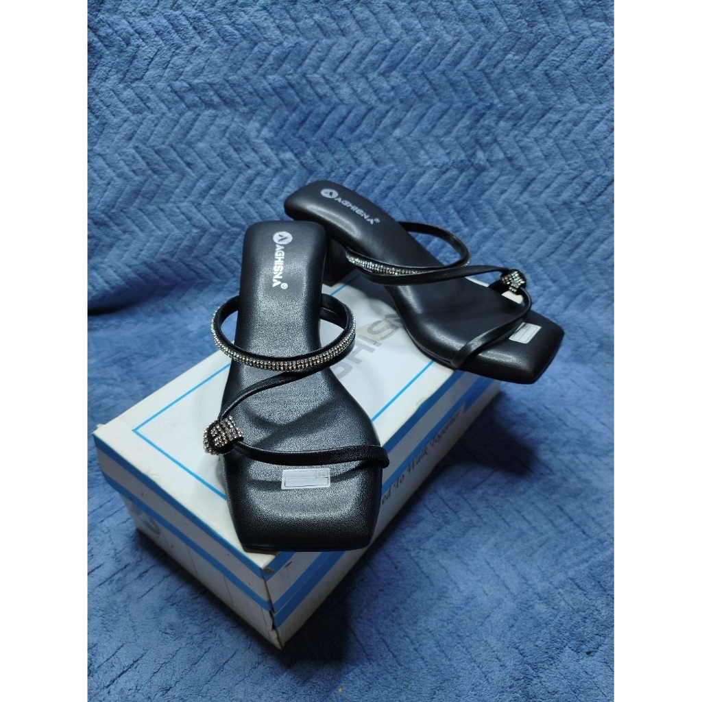 (PRELOVED 39) Sandal Aghisna Azelia Ukr 38
