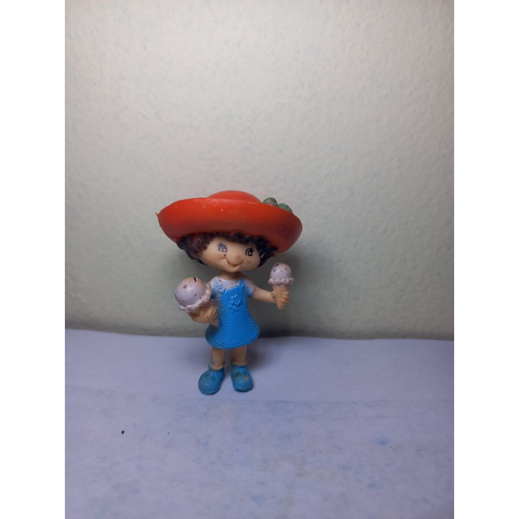 Figure strawberry shortcake NO brand