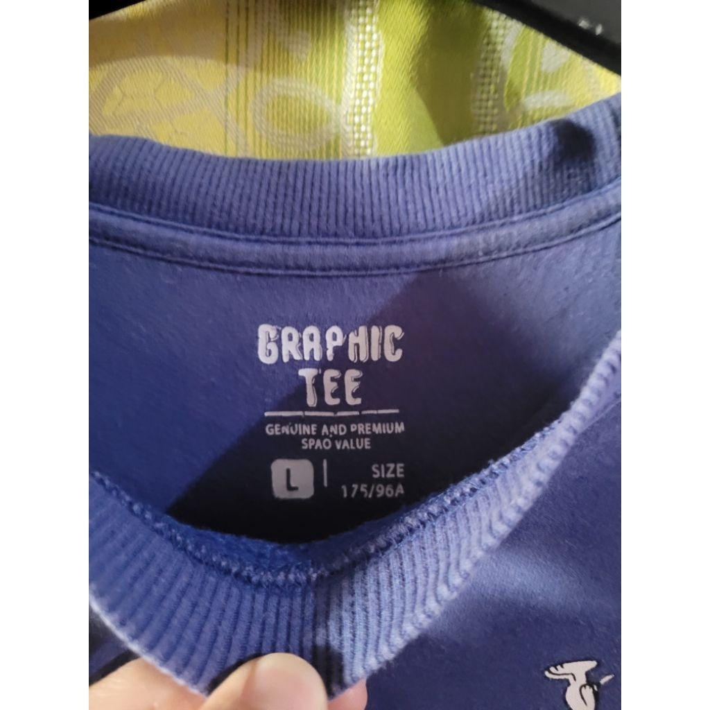 Crewneck snoopy peanut graphic tee