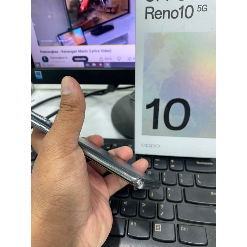 oppo reno 10 5G 8/256 unit dan dus . kondisi masih orian semua . minus ada retak di kanan atas . lcd