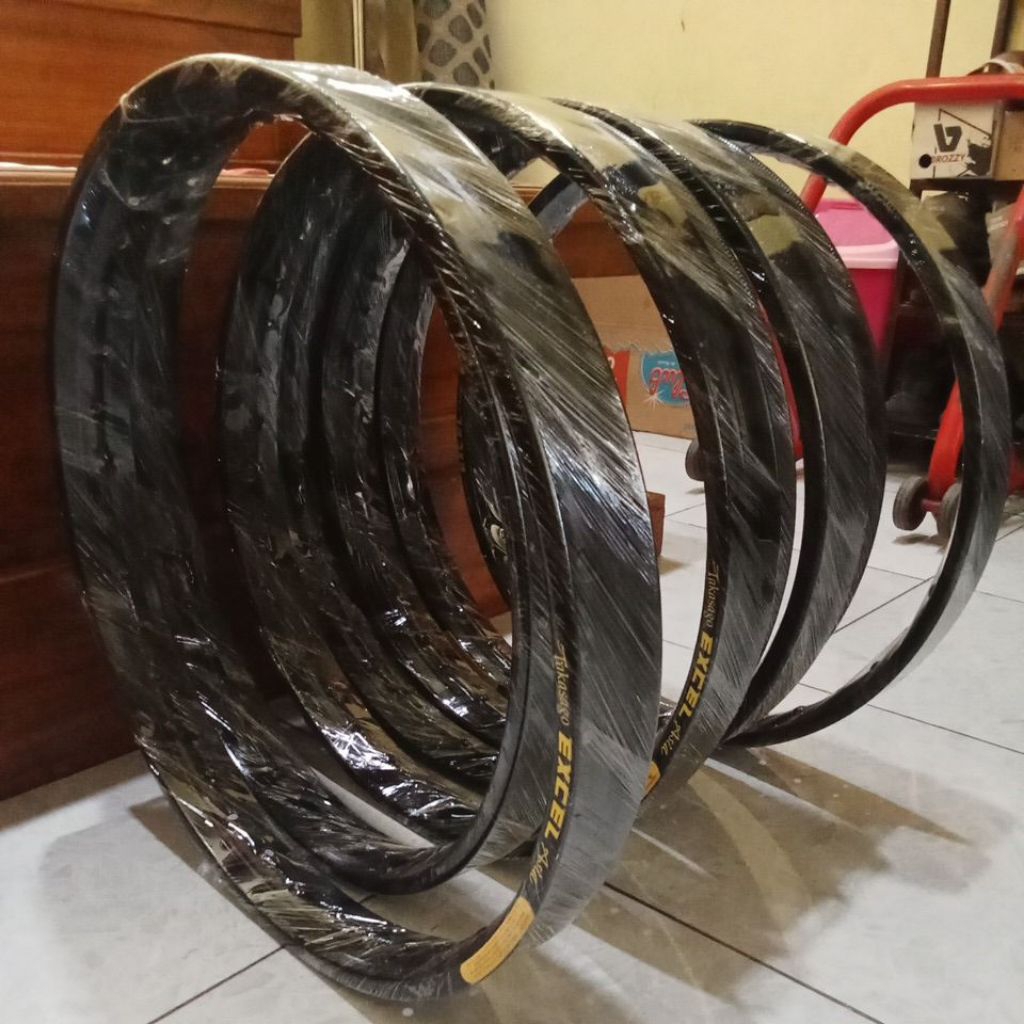 Did/ahm 17 san VELG PELEK DID HM  Suzuki   cat hitam dan Crom BESI UKURAN 17*160,140,185,215,250ORIG