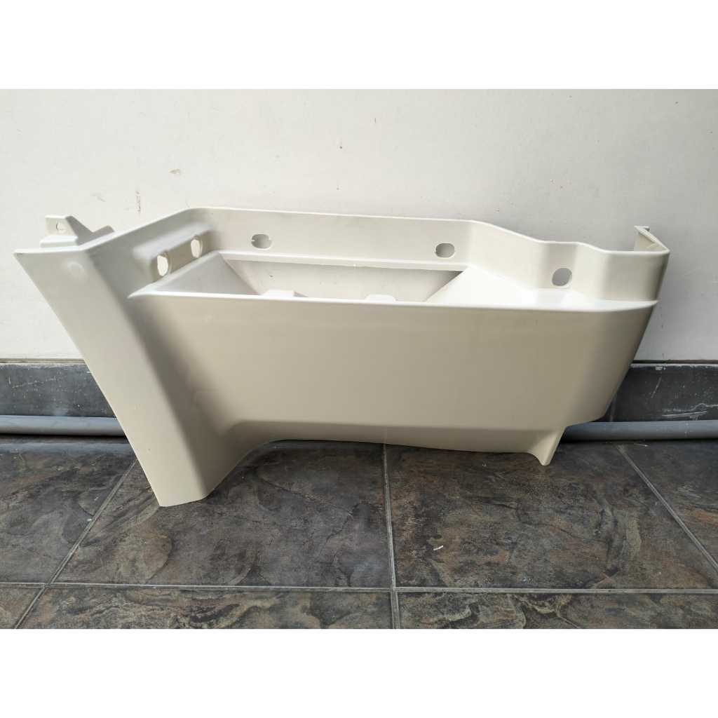 Plastik Tangga Atas Besar Supergreat/Plastik Pijakan Kaki Atas FUSO Supergreat/Step Panel Upper FUSO