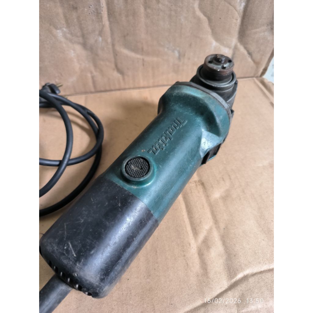 Gerinda tangan Makita Lawasan 9523NB bekas