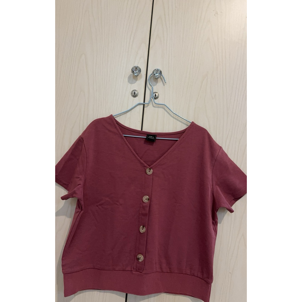 preloved atasan dewasa brand iora masih bagus