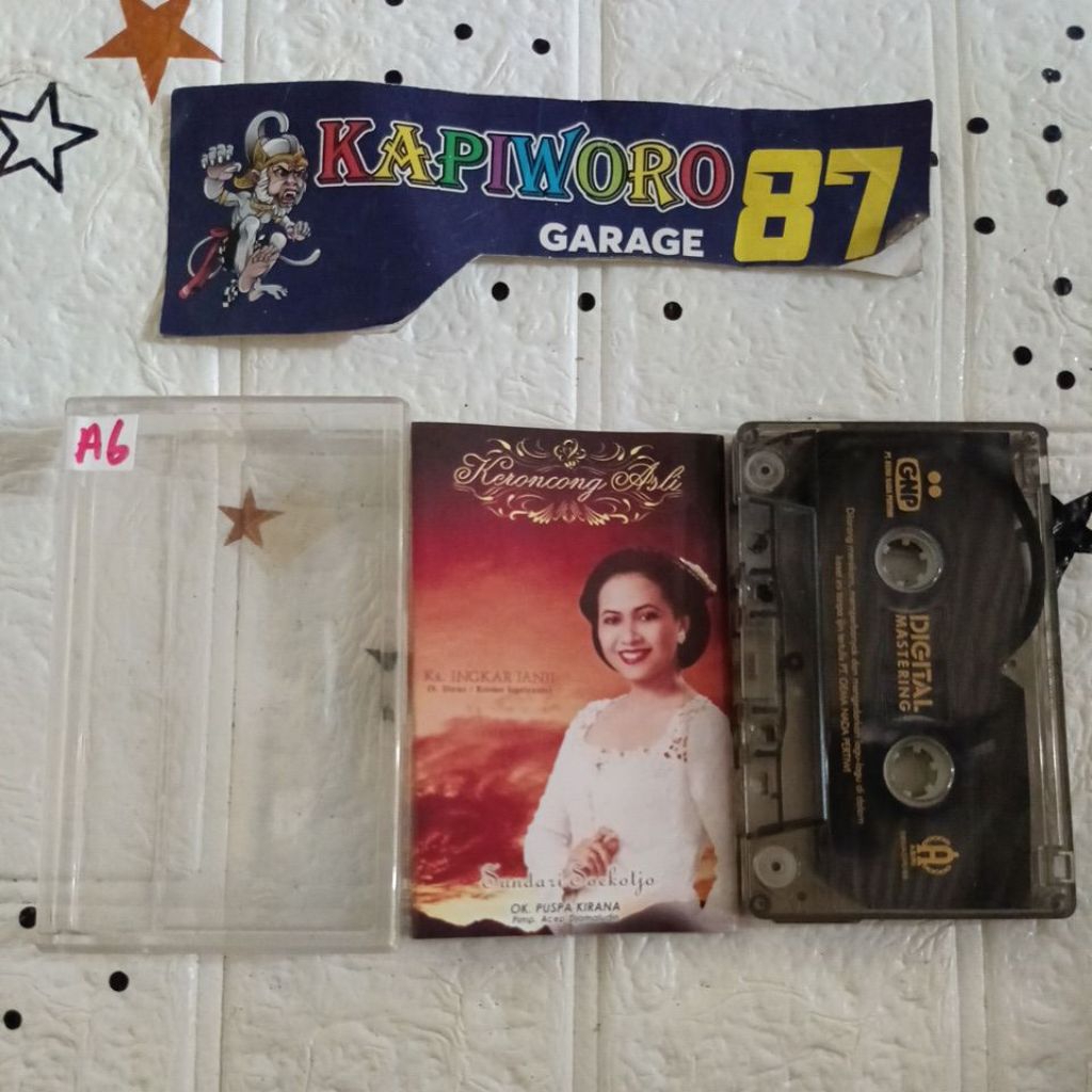 KASET PITA,,,, KERONCONG ASLI SUNDARI SOEKOTJO