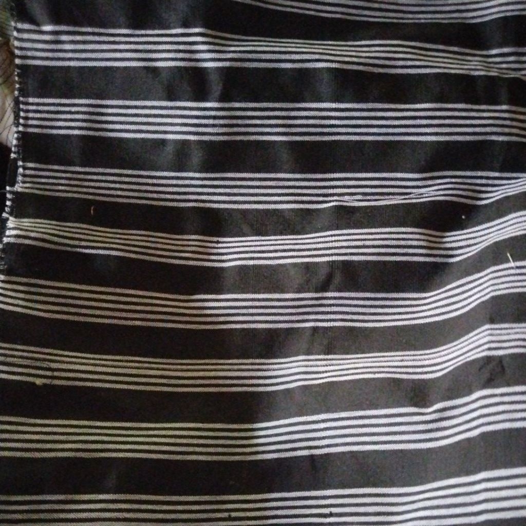 Kain TENUN LURIK HITAM PUTIH