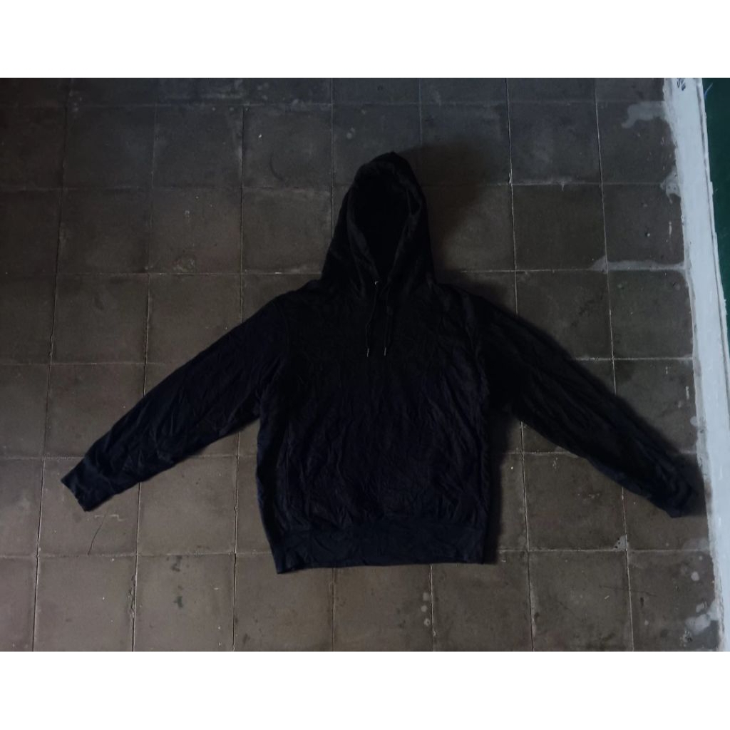 hoodie uniqlo hitam  L