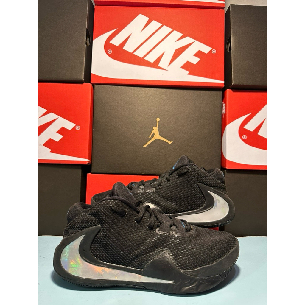 sepatu basket second