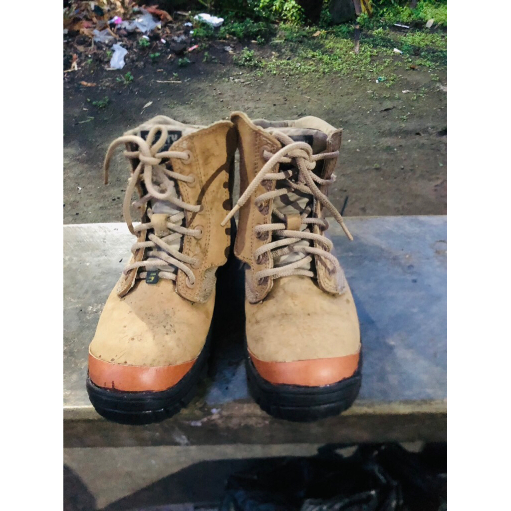 sepatu second Safety Jogger tipe Dakar Brown uk38