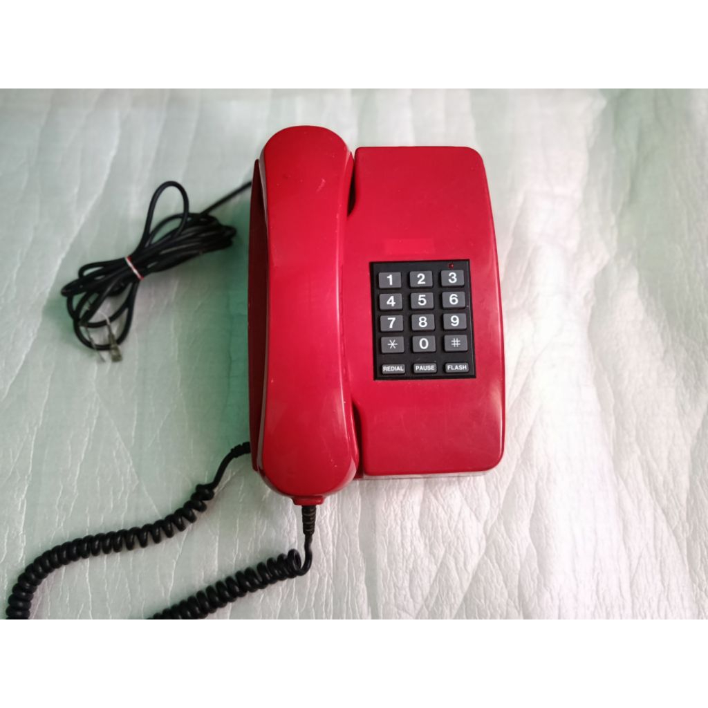 Telepon Jadul Lawas Merah