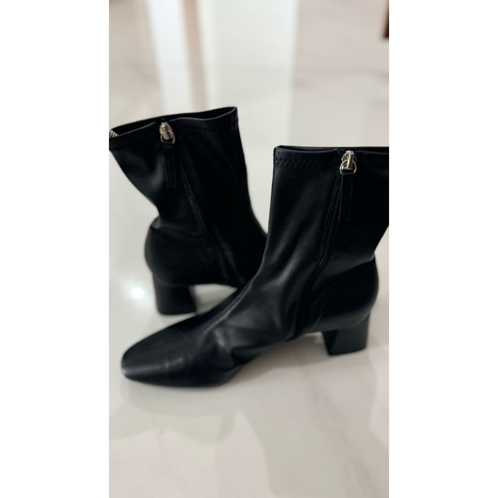 Sepatu Boots Zara - Preloved