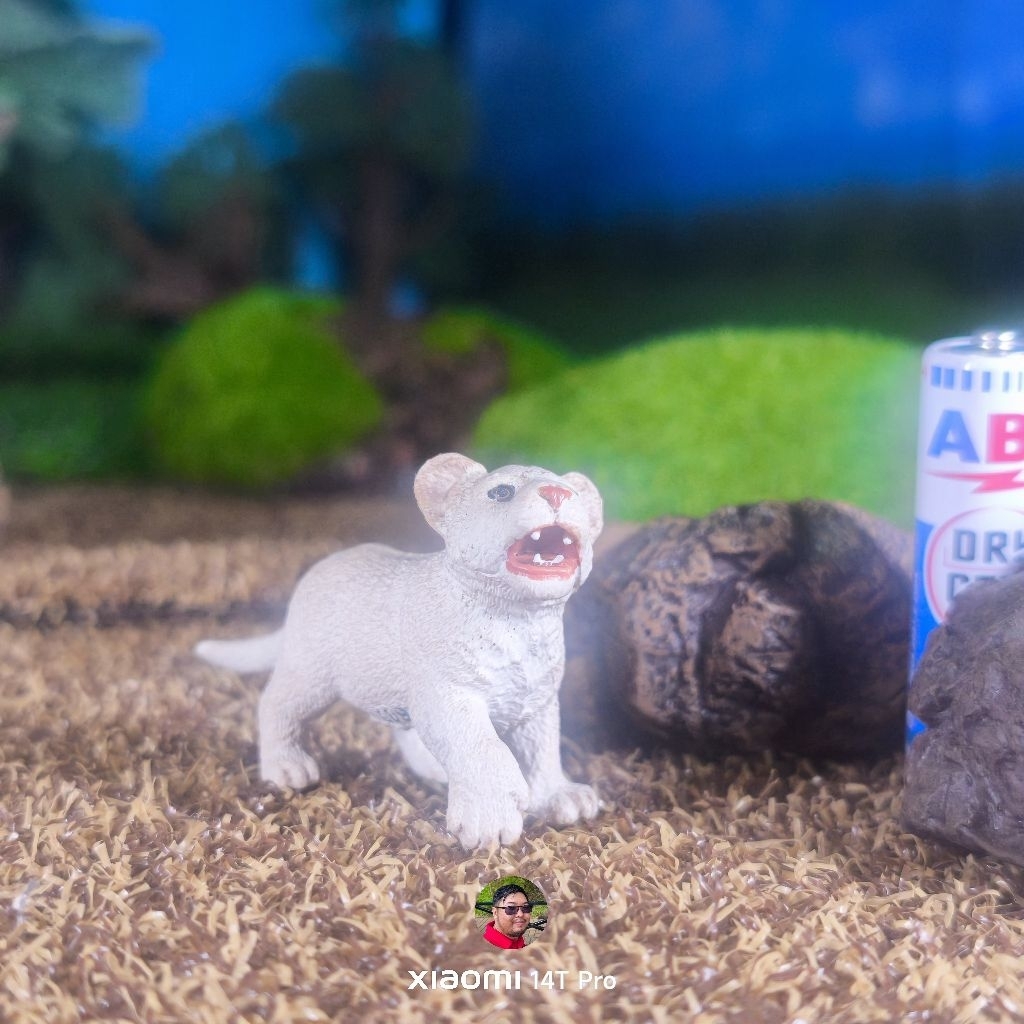 PAPO 2003 While lion cub figure