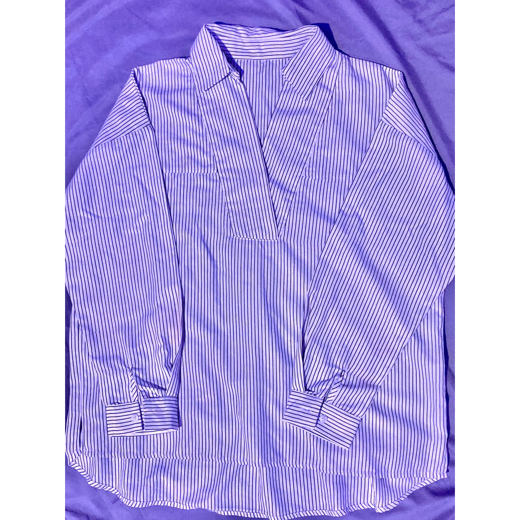 Kemeja putih garis garis