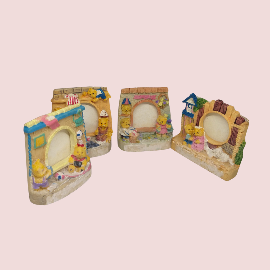 Frame Foto Gypsum model rumah beruang