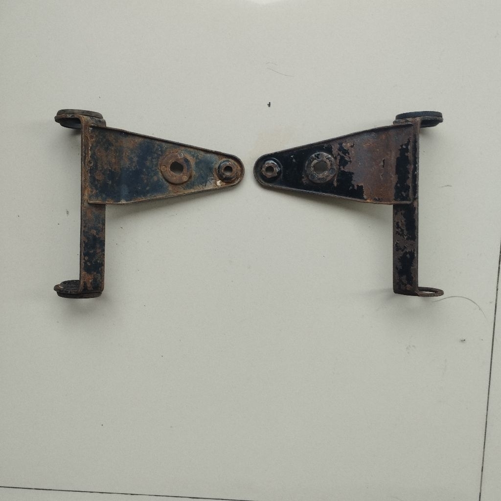 Kupingan braket lampu depan Suzuki TS 125 Original