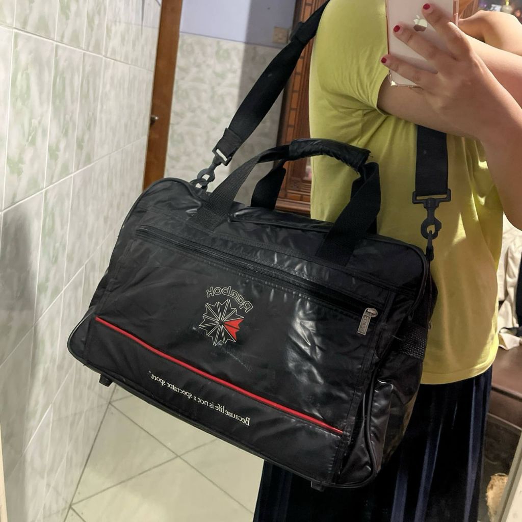 Tas Olahraga Reebok | Tas Kuliah/Kerja/ Travelling warna Hitam |  Totebag Preloved Bekas Pribadi Sec