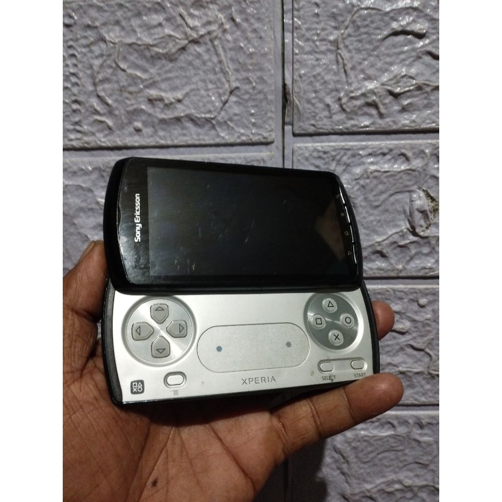 Sony Ericsson R800i (second minus)