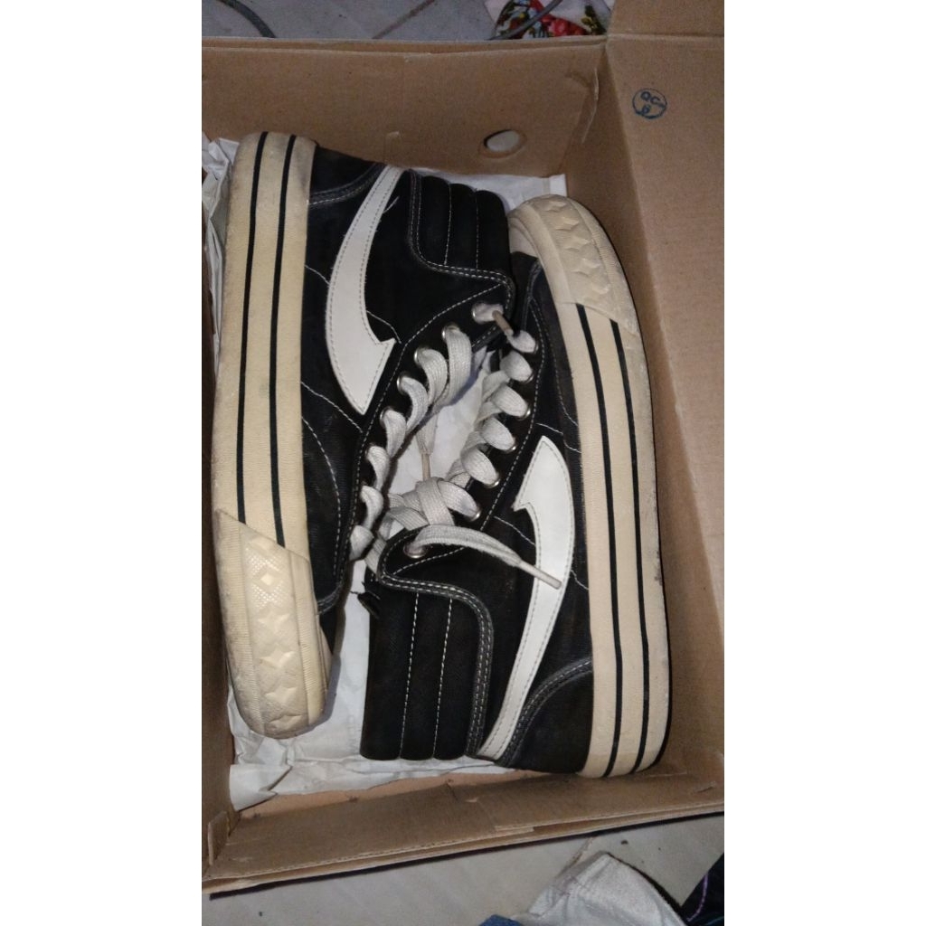 sepatu compas retrograde uk 40