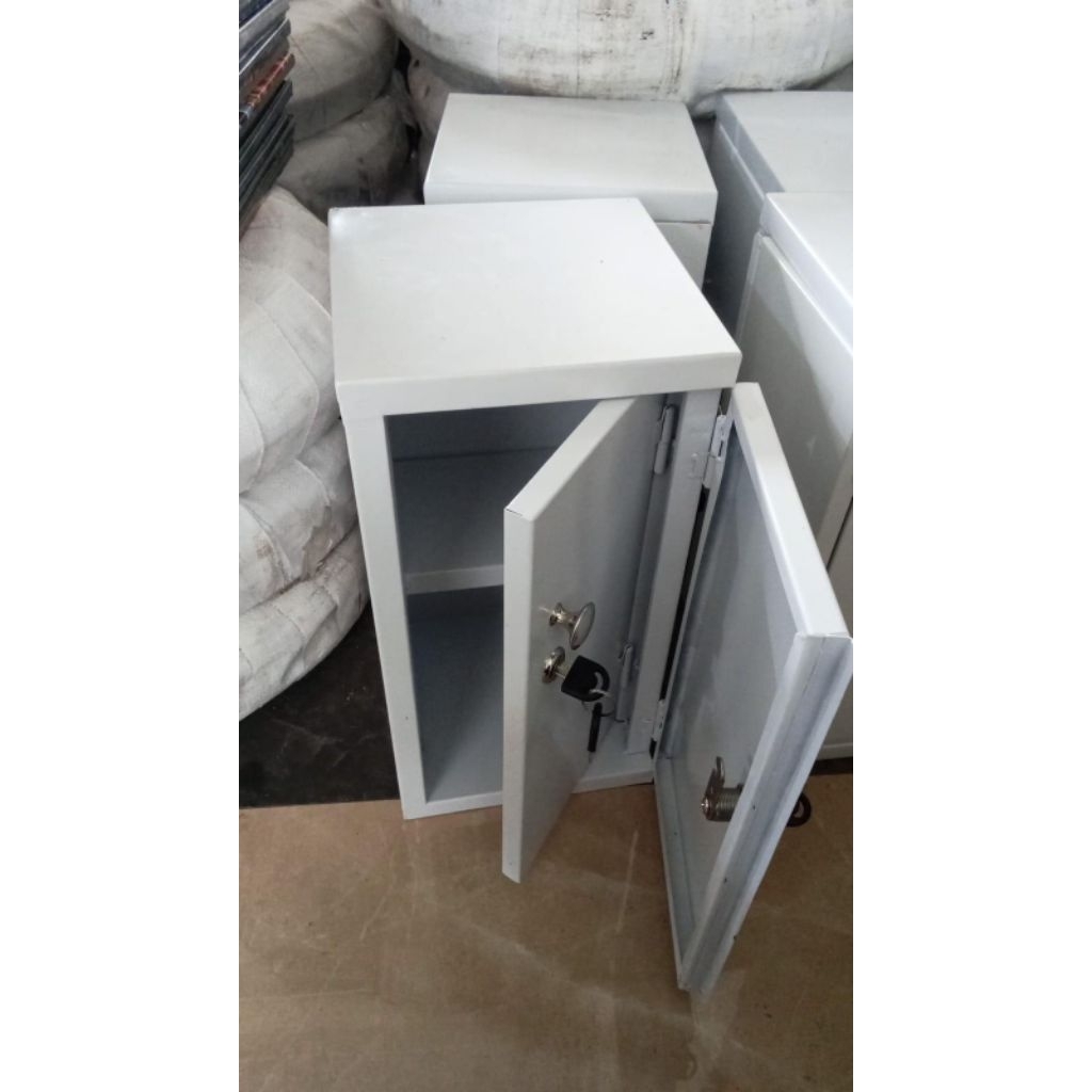 Lemari narkotik/ psikotropika 2 pintu lemari obat