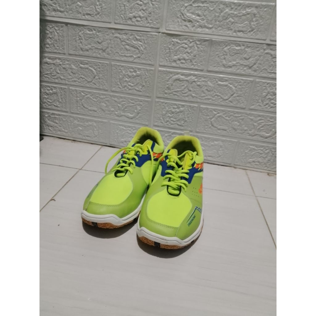 Second Sepatu Badminton/Voli Merek Hipzo (bekas)