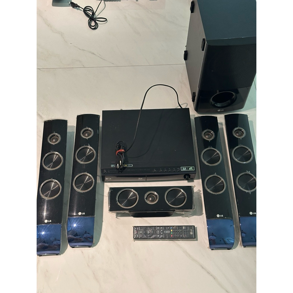 Preloved LG Home Theater 3D Blu-ray HB806TM Second