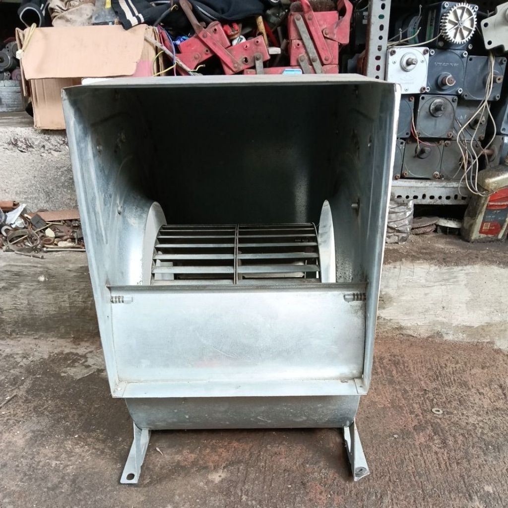 baling baling blower kiong Ama body nya.  ukuran 31 cm.    ukuran baling2 blower lebar 32 cm.  tingg