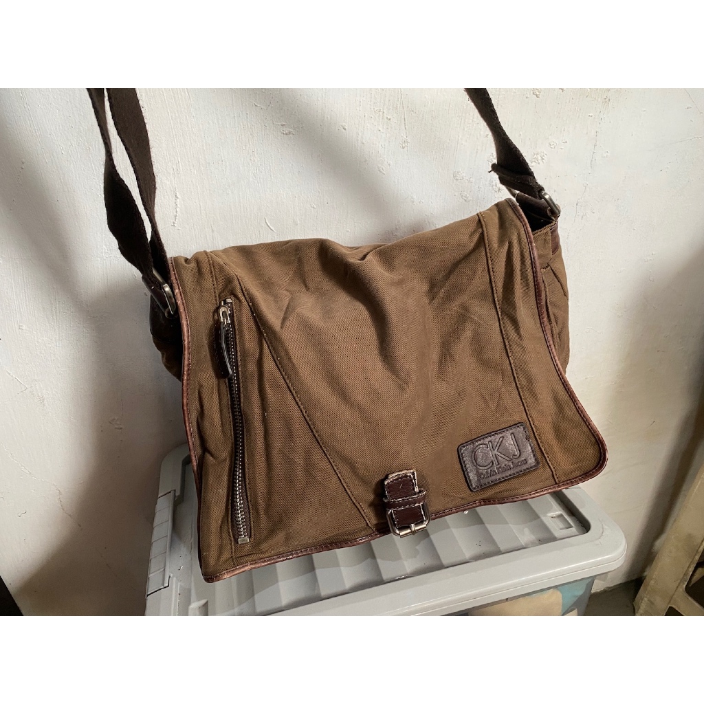 tas sling bag slempang pria cowo brand Calvin Klein jeans coklat ukuran besar preloved