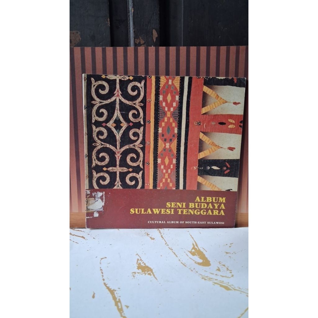 Album Seni Budaya Sulawesi Tenggara - Departemen Pendidikan dan Kebudayaan