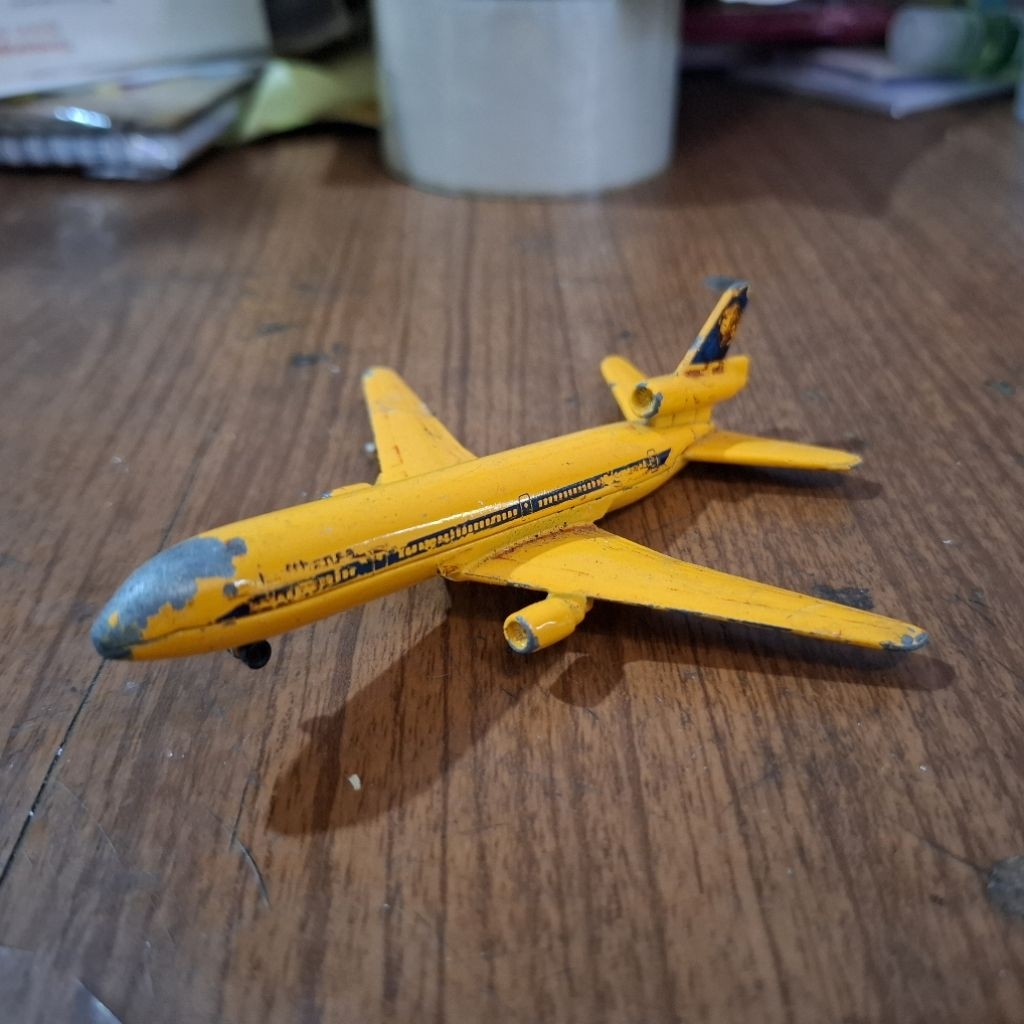 junk mainan pesawat Douglas DC-10 Lufthansa