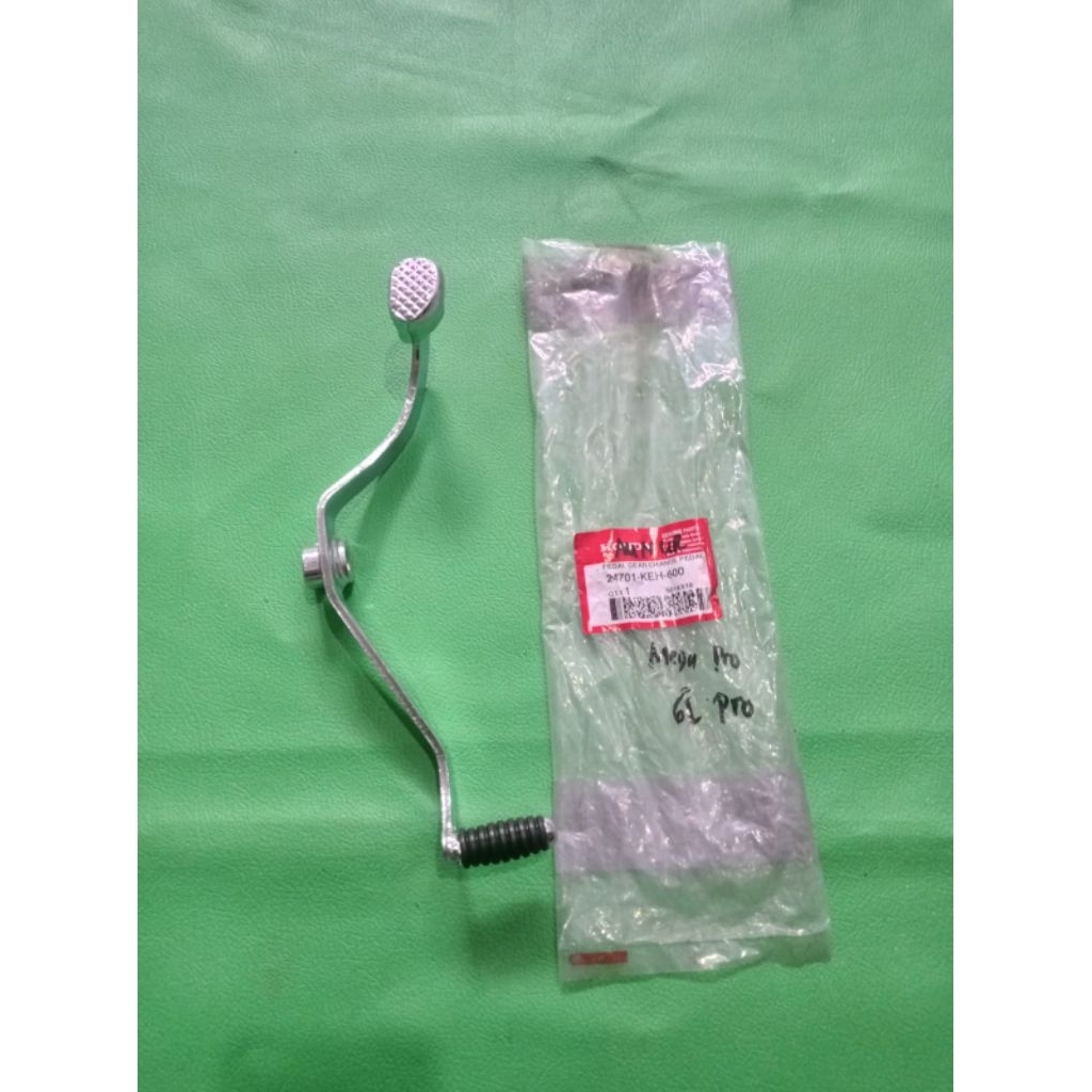 Pedal persneling operan gigi Honda Megapro Advance
