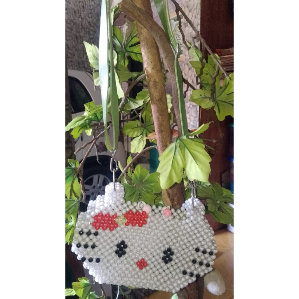 Tas selempang manik2 hello kitty preloved second