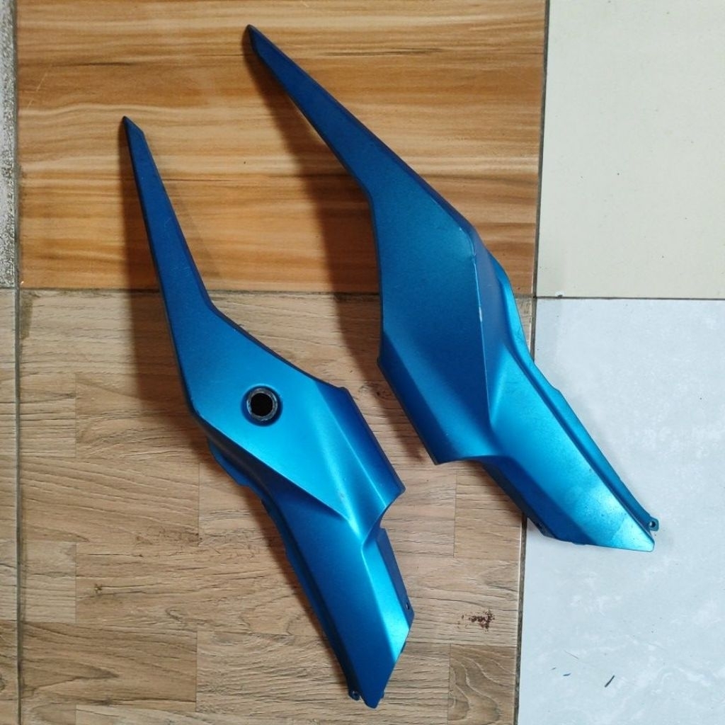 cover body belakang samping set kanan/kiri HONDA CB 150R LED V4, CB 150X, CBX 150 original