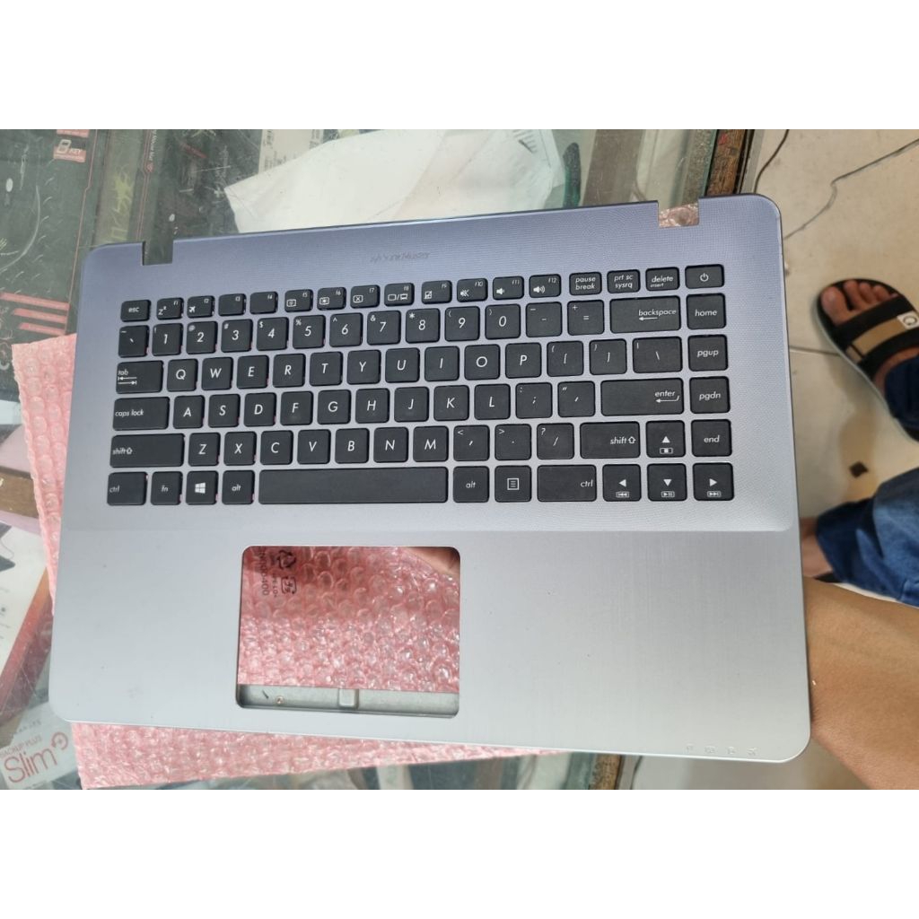 FRAME KEYBOARD ASUS A442U WARNA ABU ABU SILVER. MULUS SEPERTI BARU.