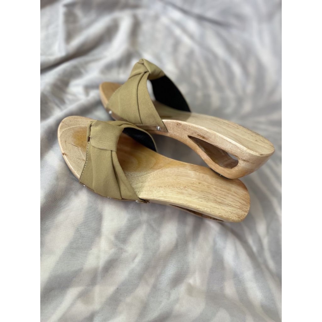 sandal kayu polos natural upper sanggul cream / sandal kayu kijang 5cm / sandal kelom geulis polos n