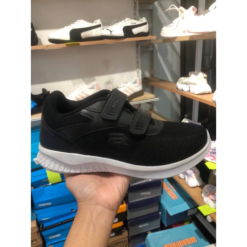 sepatu sekolah pro ATT hitam putih