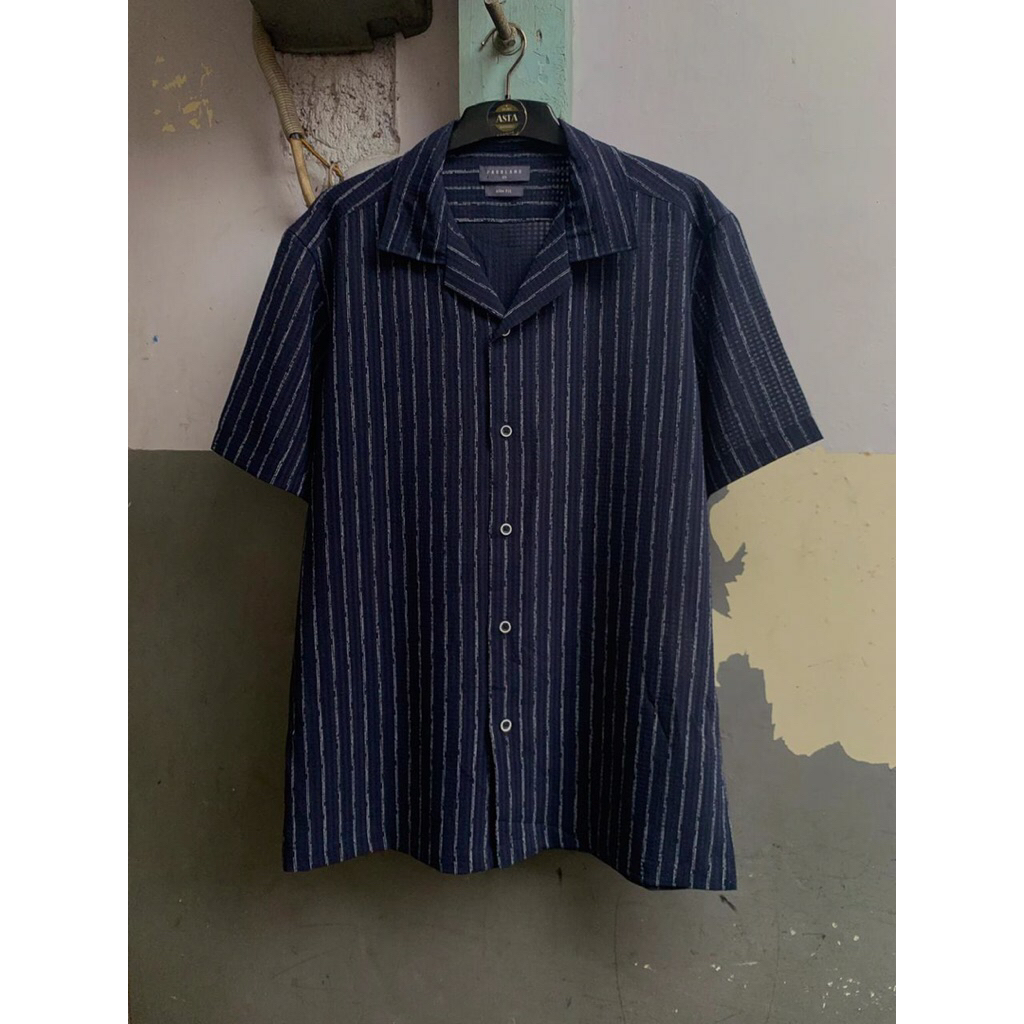kemeja lengan pendek parkland size L preloved