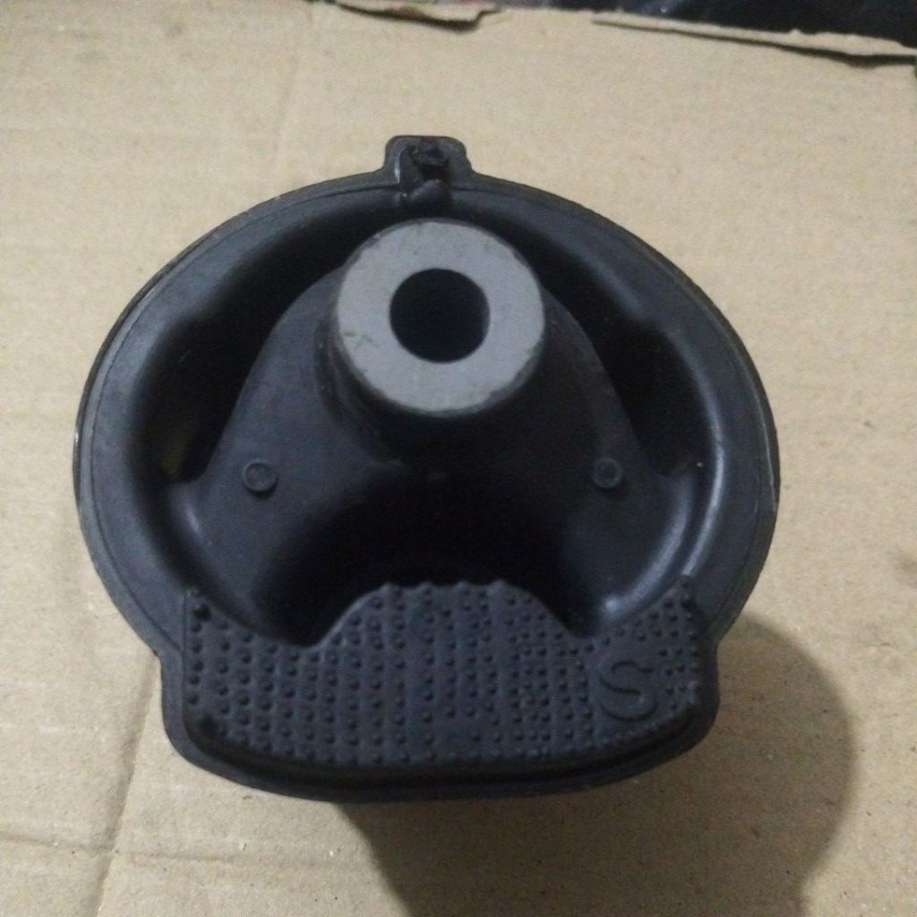 Karet Engine Mounting Kiri Yaris Vios limo