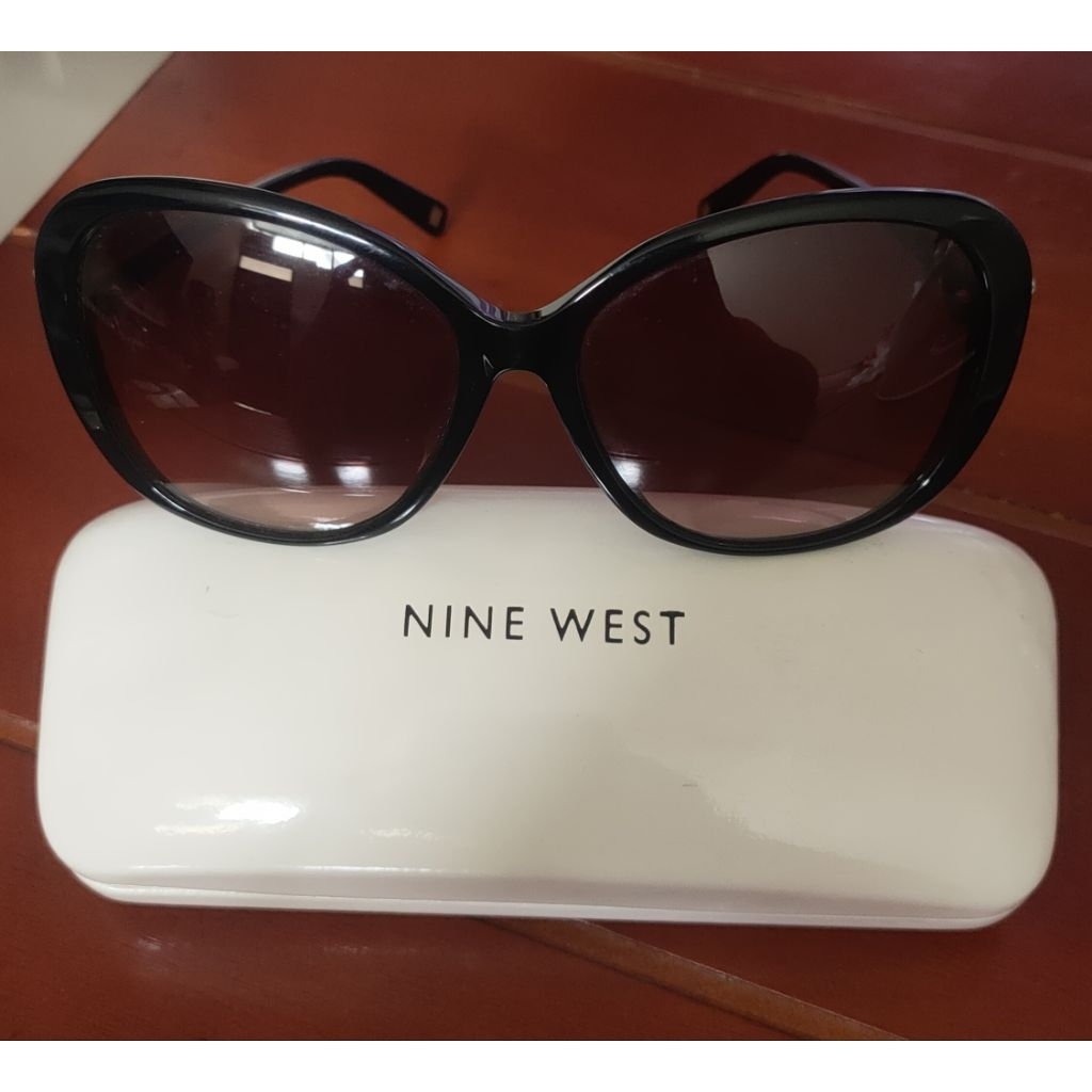 Kacamata Hitam Nine West (preloved)