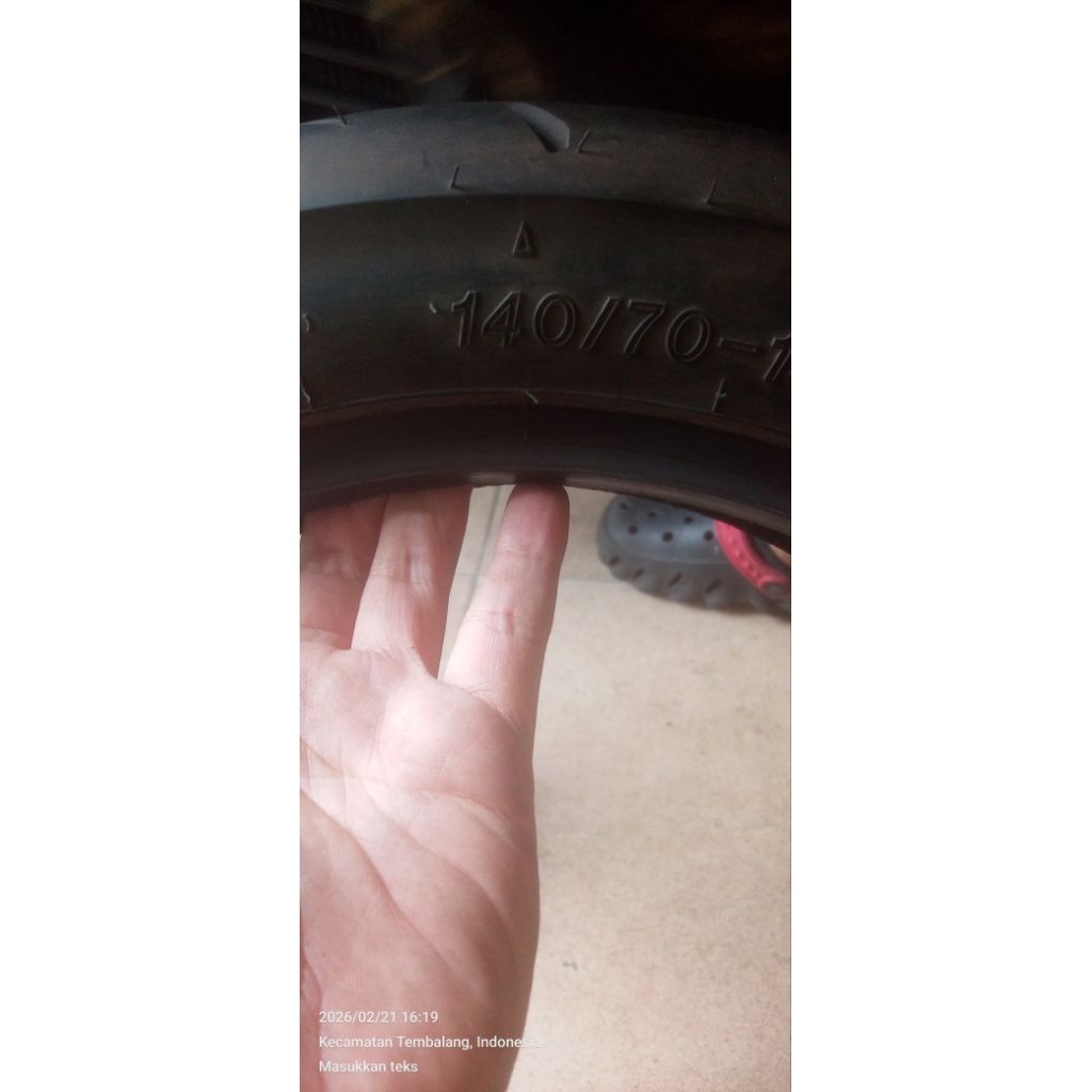 Ban Aerox, size 140/70-14 original, bekas, kondisi 90%, kembangan masih tebal  siap pakai